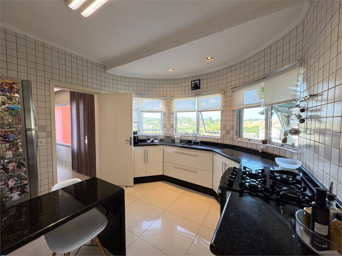 Casa à venda com 3 suítes no condomínio Terras de São Francisco, Vinhedo - SP