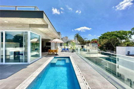 Casa Contemporânea e Mobiliada no Condomínio Palos Verdes – A Essência do Alto Padrão na Granja Viana – 7 suítes, 4 pavimentos com elevador