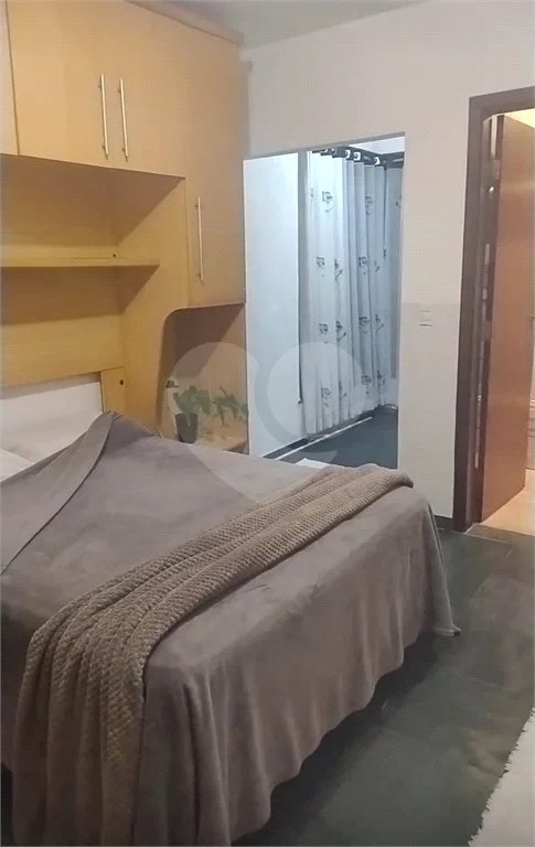 Sobrado de 242 m² com 3 Suítes e 4 Vagas de Garagem no Ipiranga
