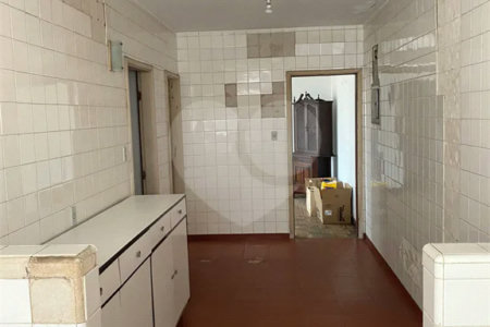 Sobrado á venda em Moema de 280m² com 3 vagas 3 dormitórios e 5 banheiros