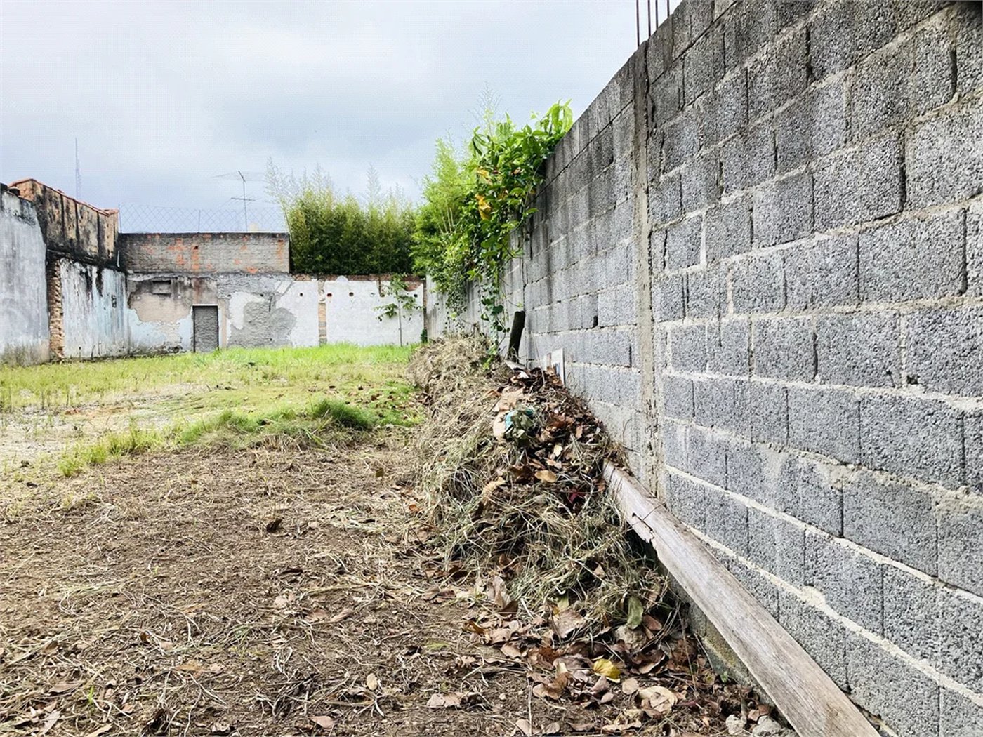 Terreno à venda em Jardim Esmeralda, São Paulo, SP