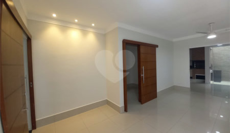 Casa à venda com 3 quartos, sendo 1 suíte,  no condomínio Terra Nova, Várzea Grande - MT