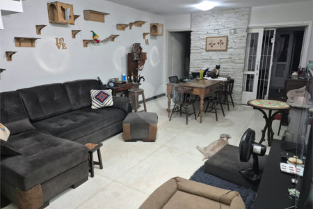 Sobrado à venda com 3 quartos, sendo 1 suíte, em Indianópolis, São Paulo, SP
