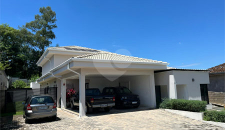Casa à venda com 3 suítes no condomínio Vila Hipica Ii, Vinhedo - SP