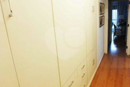 Apartamento à venda com 3 suítes em Real Parque, São Paulo, SP