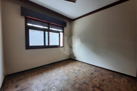 Casa Térrea à venda com 3 suítes em Interlagos, São Paulo, SP