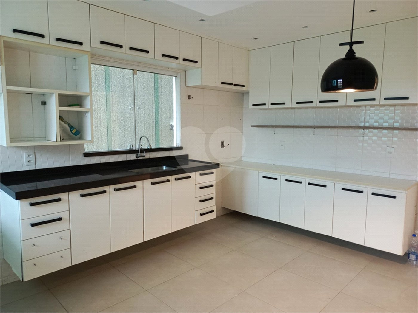 Casa à venda com 3 quartos, sendo 1 suíte, no condomínio Paraíso Classe A, Rio de Janeiro - RJ