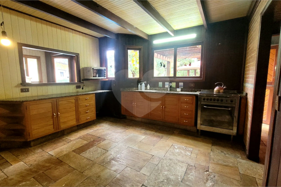 Casa à venda ou para alugar com 3 quartos, sendo 1 suíte, no condomínio Associação Reserva das Hortênsias, Mairiporã - SP