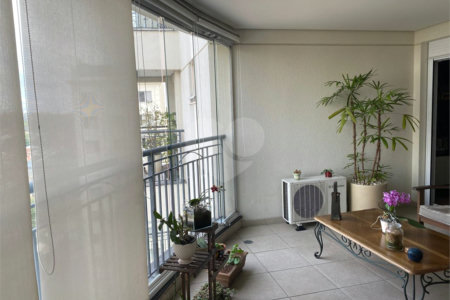 Apartamento à venda com 3 quartos, sendo 2 suítes,  em Campo Belo, São Paulo, SP
