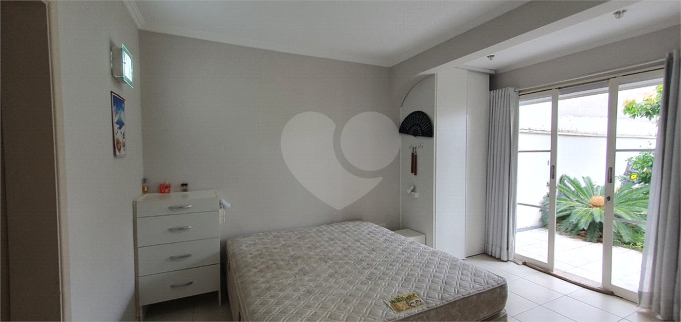 Casa à venda com 4 quartos, sendo 3 suítes, no condomínio Vila Inglesa, Sorocaba - SP
