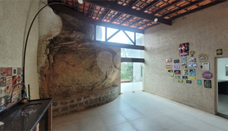 Casa à venda com 4 quartos, sendo 1 suíte,  no condomínio Parque Suiça, Caieiras - SP