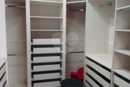 Sobrado à venda com 3 quartos, sendo 1 suíte, em Vila Antonina, São Paulo, SP