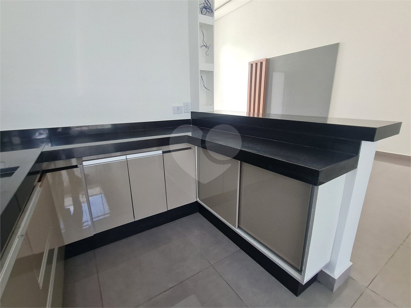 Casa à venda com 3 quartos, sendo 1 suíte,  no condomínio Reserva Ipanema I, Sorocaba - SP