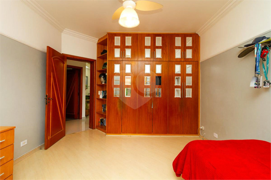 Casa à venda com 4 quartos, sendo 2 suítes, no condomínio Da Serra, São Paulo - SP