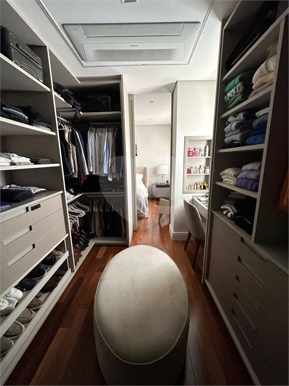 Apartamento à venda com 3 quartos, sendo 2 suítes, em Vila Olímpia, São Paulo, SP