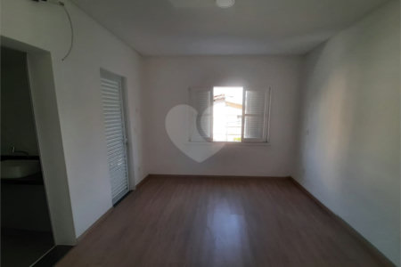 Sobrado à venda com 4 quartos, sendo 3 suítes, em Vila Paulicéia, São Paulo, SP