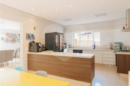 Casa à venda com 5 quartos, sendo 4 suítes, no condomínio Figueira Garden, Atibaia - SP