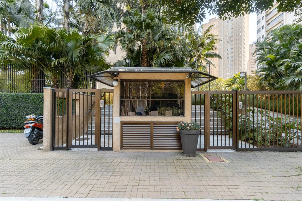 Duplex à venda com 6 quartos, sendo 4 suítes, em Alto de Pinheiros, São Paulo, SP