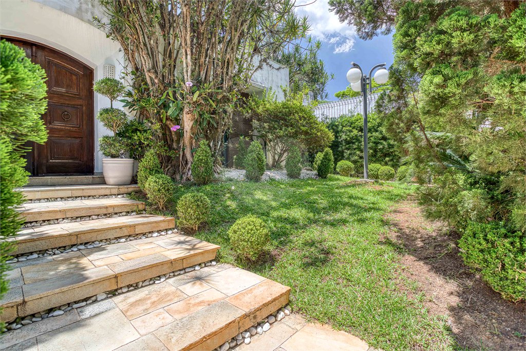 Casa Térrea à venda com 4 suítes em Jardim Cordeiro, São Paulo, SP