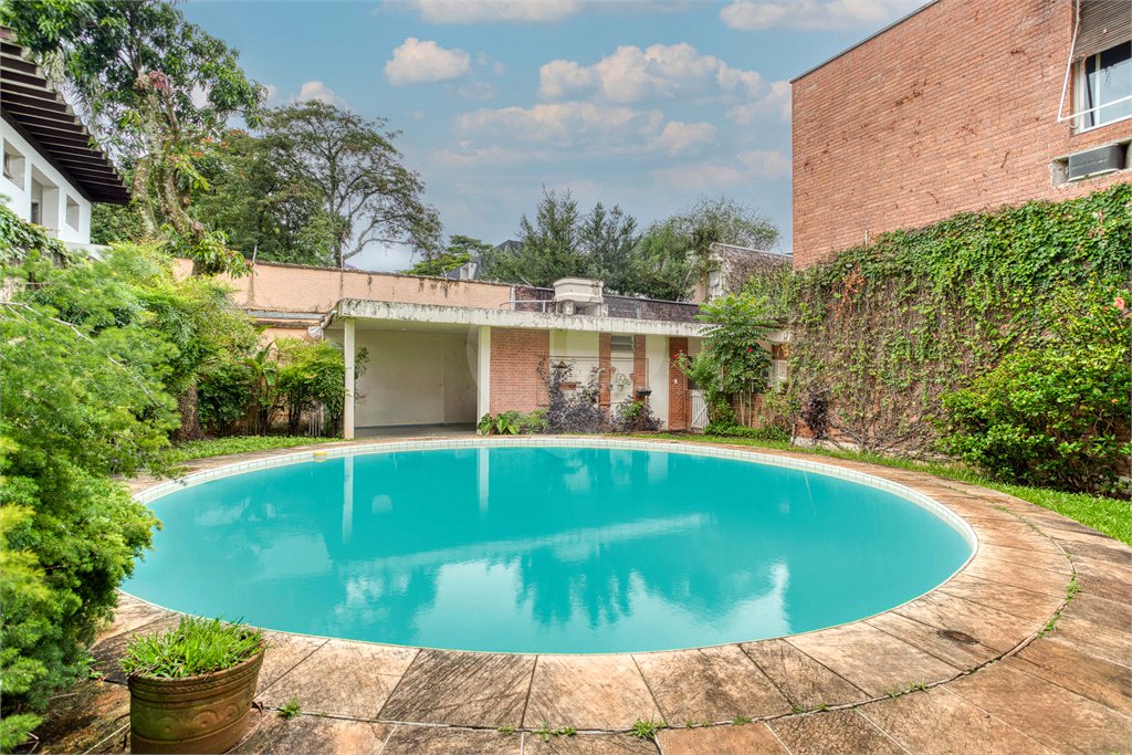 Sobrado à venda com 4 quartos, sendo 2 suítes, em Granja Julieta, São Paulo, SP