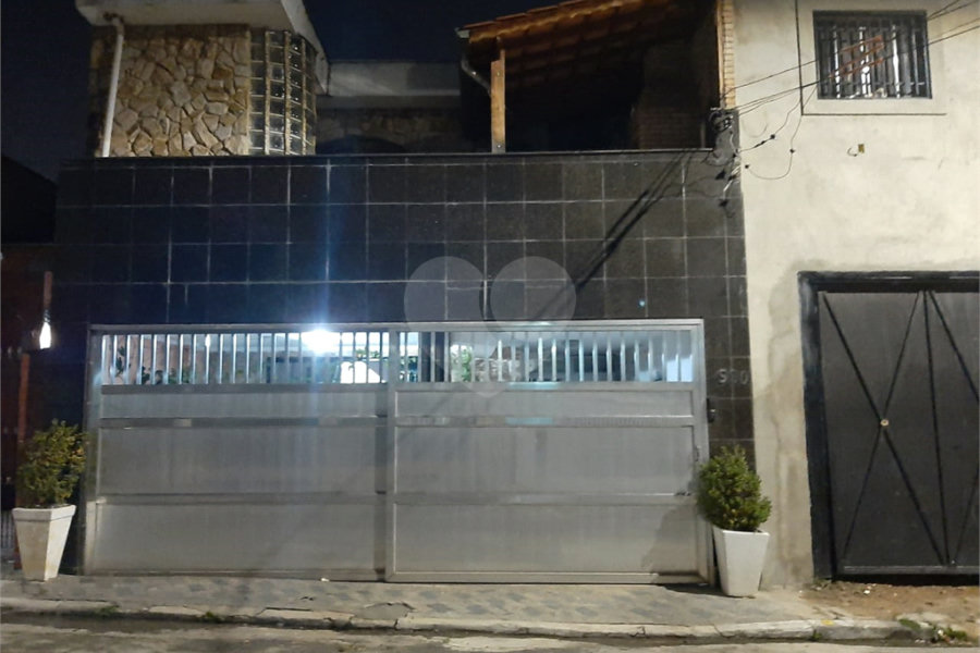 Sobrado à venda com 3 quartos, sendo 2 suítes,  em Vila Gustavo, São Paulo, SP