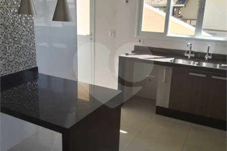 Casa à venda com 3 suítes no condomínio Portal do Jequitibá, Valinhos - SP