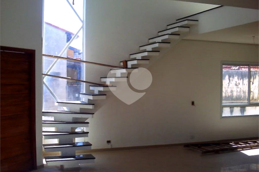 Sobrado à venda com 3 quartos, sendo 1 suíte, em Tremembé, São Paulo, SP