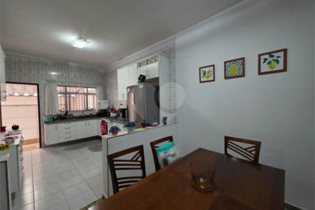 Sobrado à venda com 6 quartos, sendo 3 suítes, em Santa Teresinha, São Paulo, SP