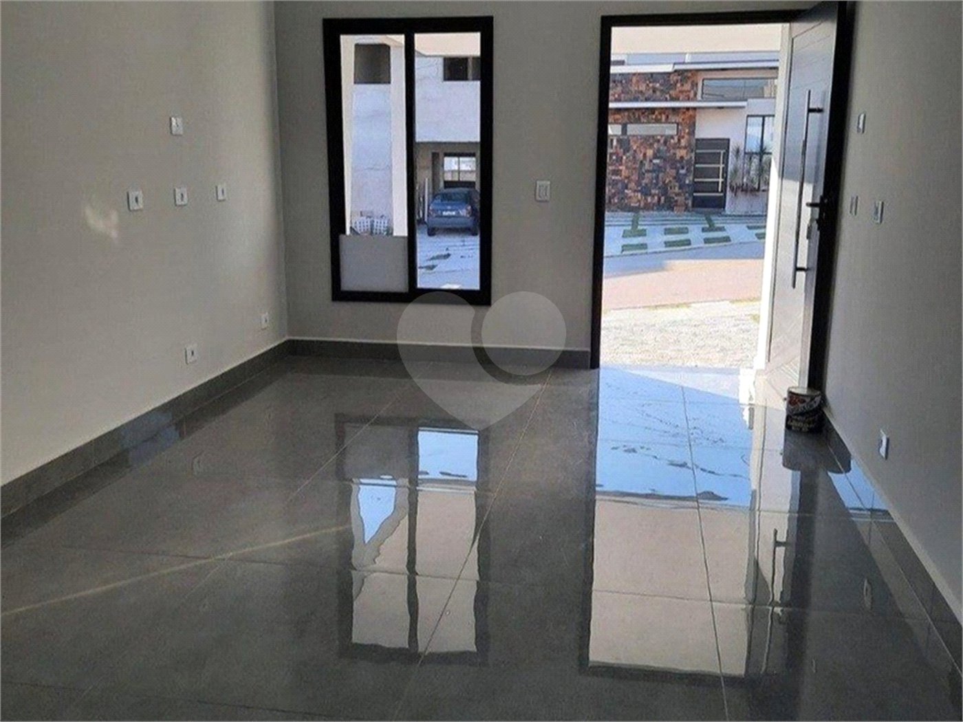Casa à venda com 3 quartos, sendo 1 suíte, no condomínio Horto Florestal Villagio, Sorocaba - SP