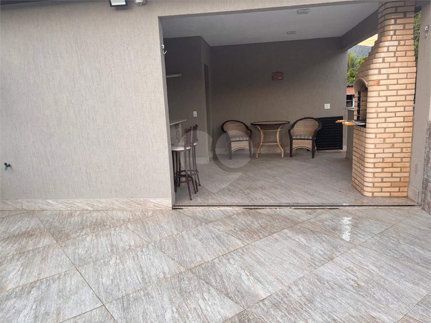 Casa à venda com 3 quartos, sendo 2 suítes, no condomínio Recanto das Palmeiras, Rio de Janeiro - RJ