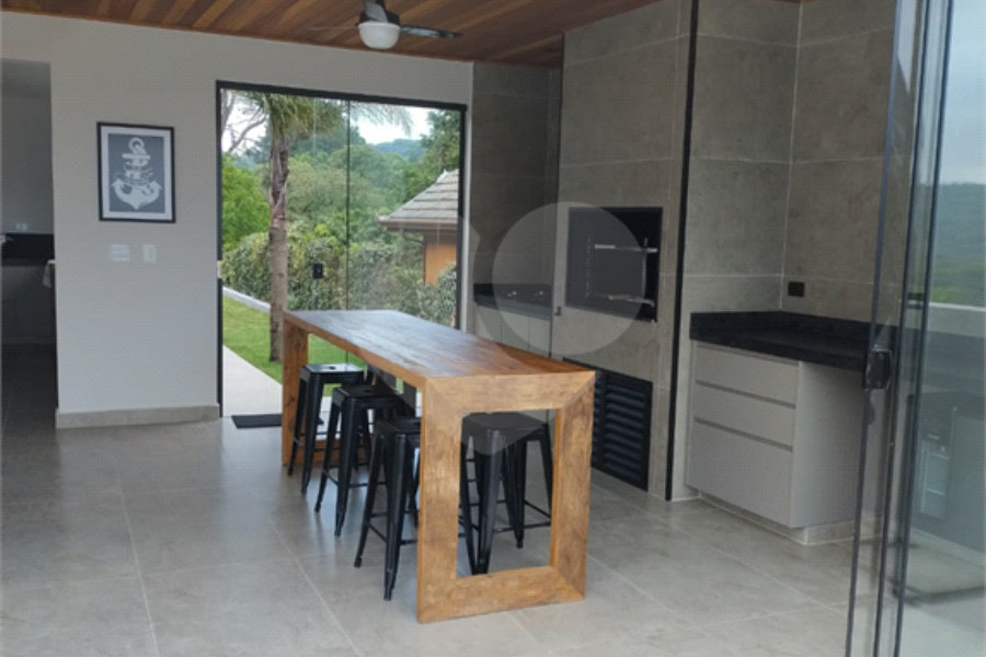 Casa à venda com 4 quartos, sendo 2 suítes, no condomínio Alpes da Cantareira, Mairiporã - SP