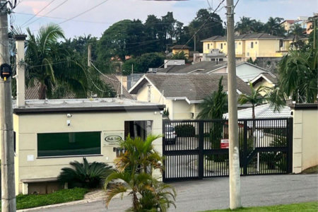 Casa à venda com 3 quartos, sendo 1 suíte, no condomínio Bela Vita, Atibaia - SP