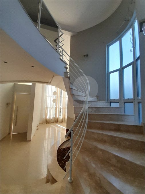 Casa à venda com 4 quartos, sendo 3 suítes, no condomínio Residencial Terras de Vinhedo, Vinhedo - SP