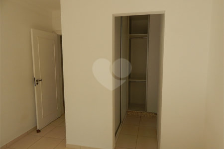 Casa à venda com 3 suítes no condomínio Recanto dos Paturis, Vinhedo - SP