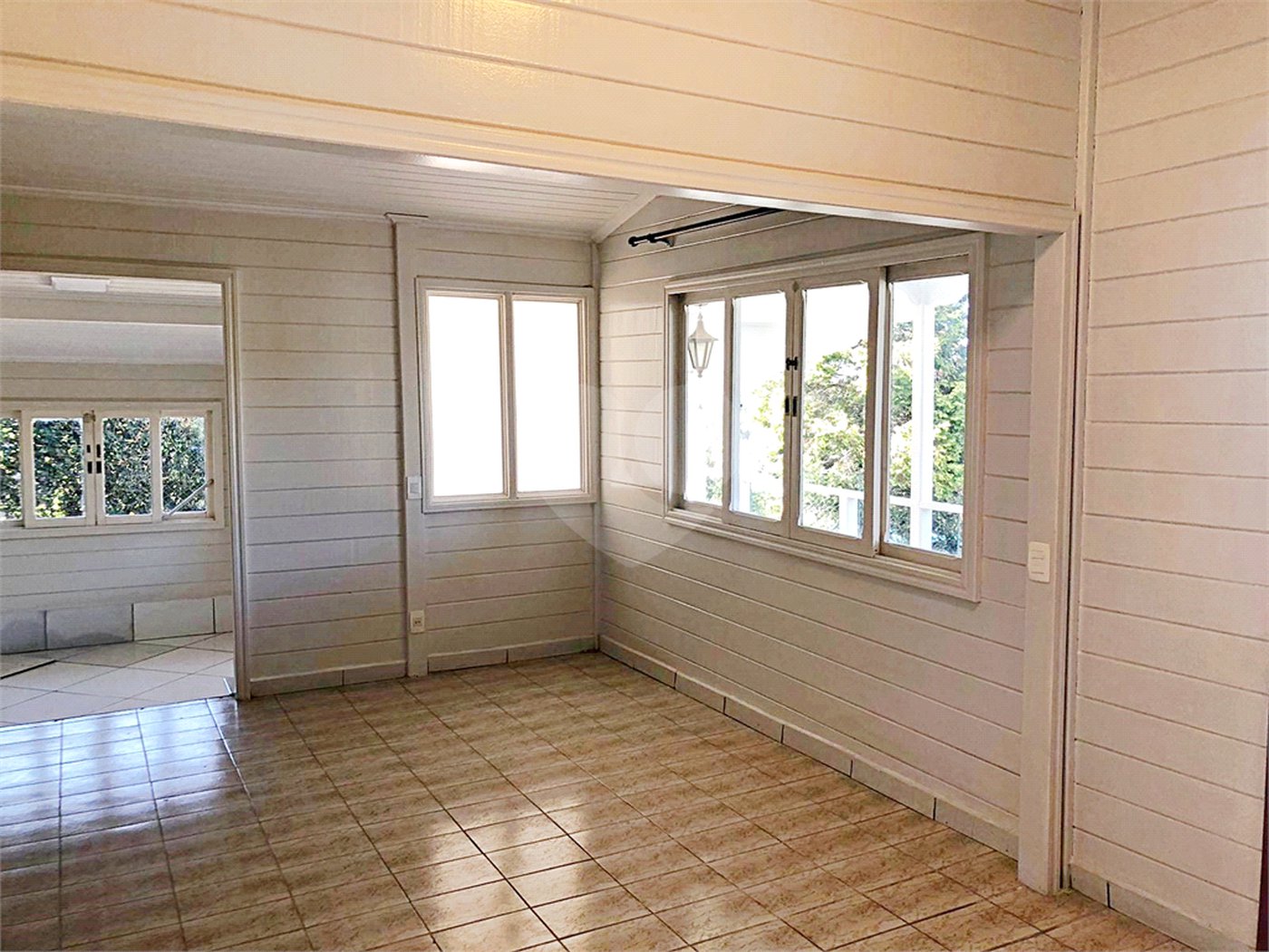 Casa à venda com 4 quartos, sendo 2 suítes, no condomínio Estância Marambaia, Vinhedo - SP
