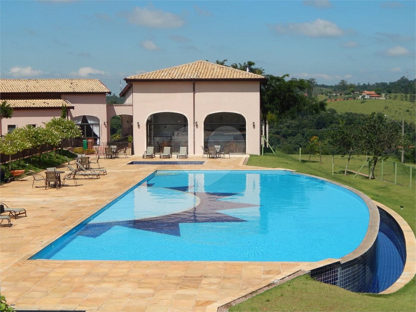 Casa à venda com 4 suítes no condomínio Residencial Campo de Toscana, Vinhedo - SP