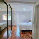 Casa à venda com 3 quartos, sendo 2 suítes, no condomínio Floradas da Serra, São Paulo - SP