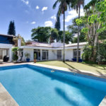 Casa à venda com 4 suítes em Jardim Cordeiro, São Paulo, SP