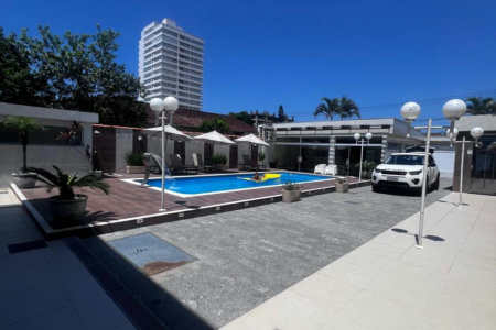 Casa à venda com 8 quartos, sendo 2 suítes, em Flórida, Praia Grande, SP
