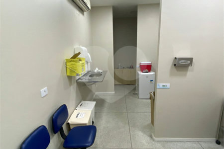Salão para alugar em Vila Romanópolis, Ferraz de Vasconcelos, SP