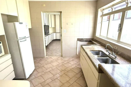 Sobrado à venda com 5 quartos, sendo 3 suítes,  em Jardim Leonor, São Paulo, SP
