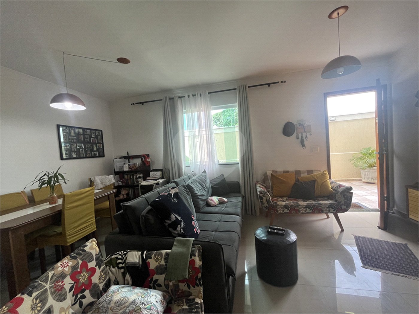 Casa à venda com 3 quartos, sendo 1 suíte,  no condomínio Capigaí, São Paulo - SP