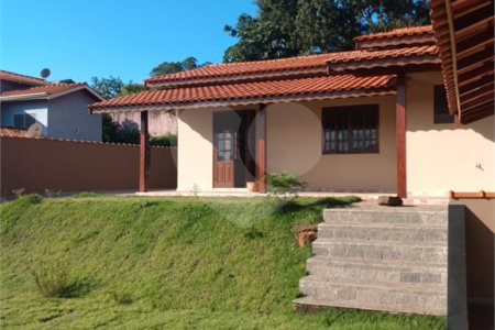 Casa à venda com 3 quartos, sendo 1 suíte, no condomínio Marf Ii, Bom Jesus dos Perdões - SP
