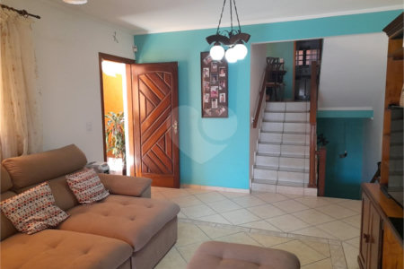Sobrado à venda com 3 quartos, sendo 1 suíte,  em Vila Medeiros, São Paulo, SP
