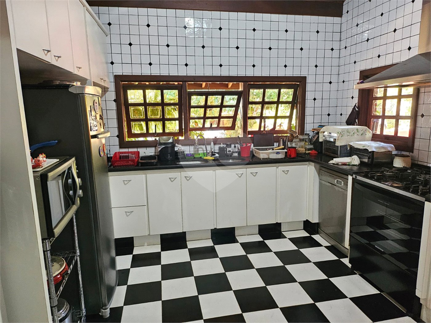 Casa à venda com 4 quartos, sendo 3 suítes, no condomínio Residncial Euroville, Carapicuíba - SP