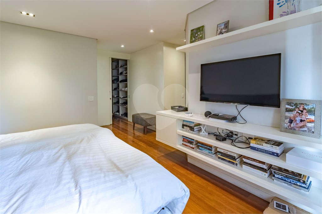 Apartamento à venda com 4 quartos, sendo 3 suítes, em Santa Cecília, São Paulo, SP