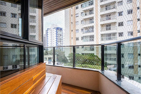 Apartamento à venda com 4 quartos, sendo 3 suítes, em Moema, São Paulo, SP