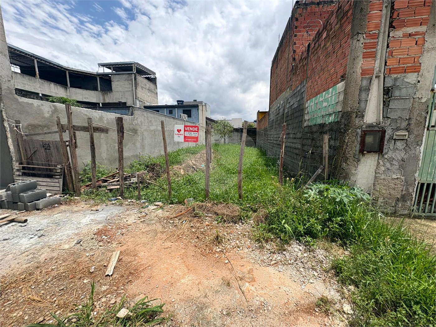 Terreno à venda em Jardim Quaresmeira II, Suzano, SP