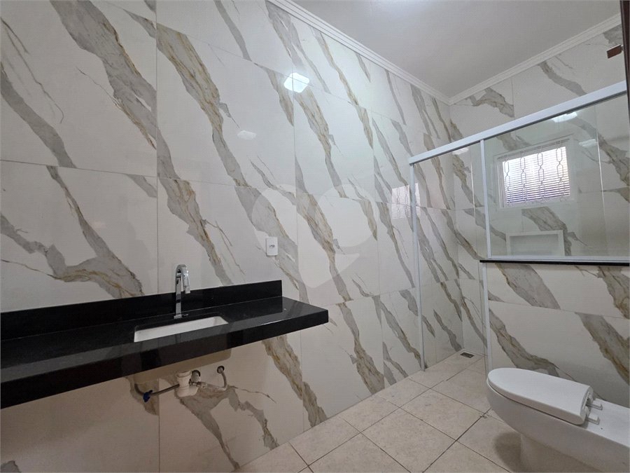 Casa à venda com 3 quartos, sendo 1 suíte, no condomínio Residencial Jardim das Palmeiras, Vinhedo - SP