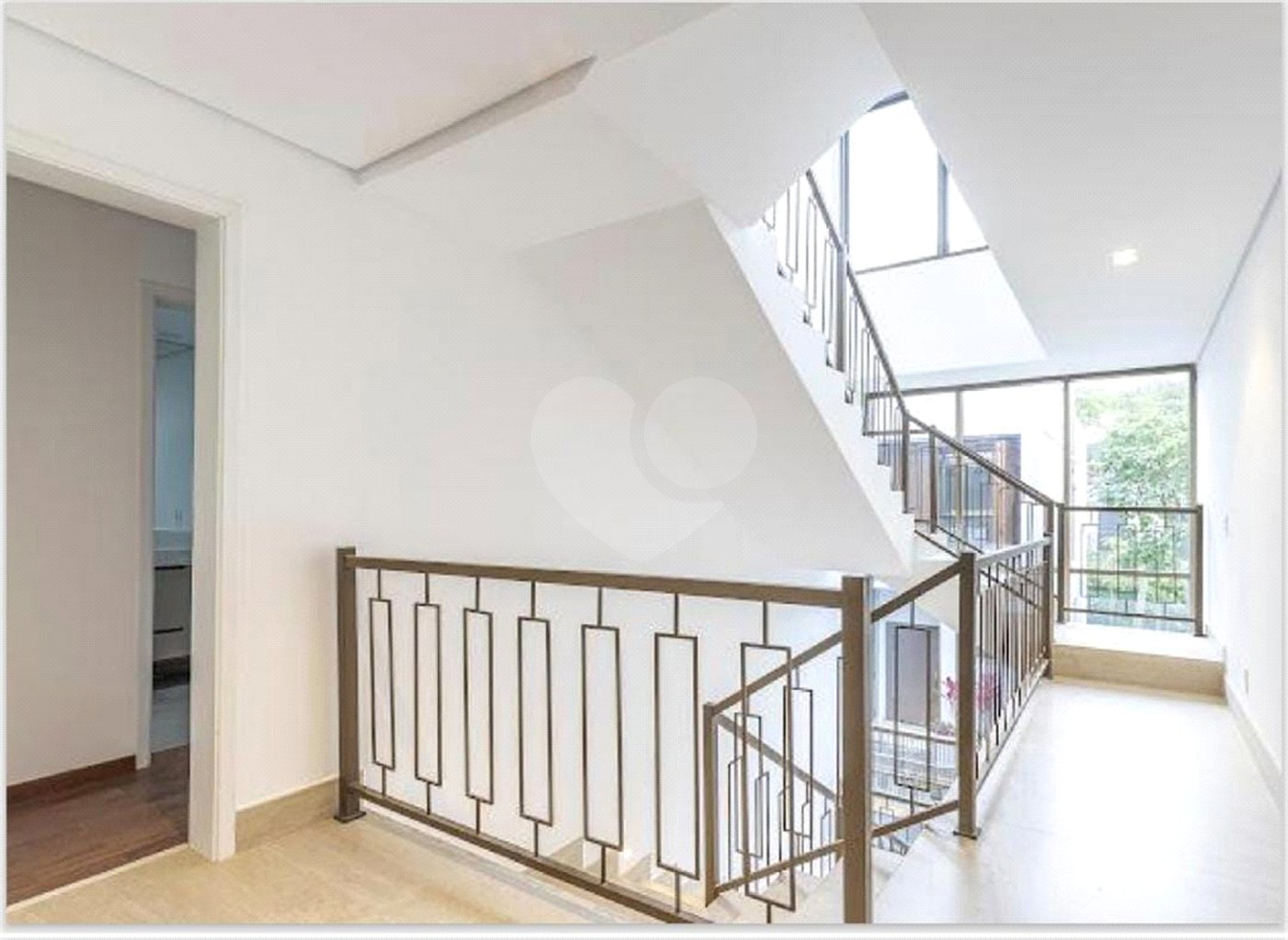 Casa à venda com 3 quartos, sendo 2 suítes, no condomínio Residencial Erika, São Paulo - SP